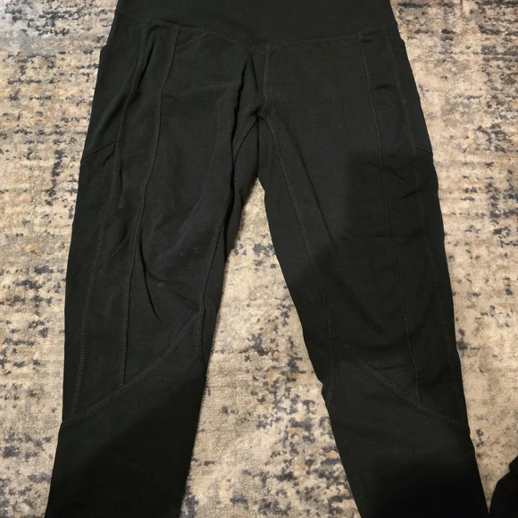 Earth Yoga Large Black Organic Capri Leggings - Picture 1 of 3